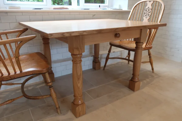 Small farmhouse table2