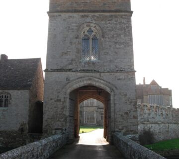 Broughton Castle stone work 4 360x320