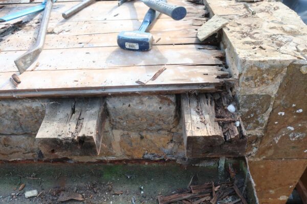 Rotten wood roof structure