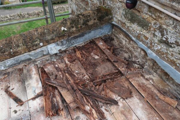 Rotten wood roof structure2