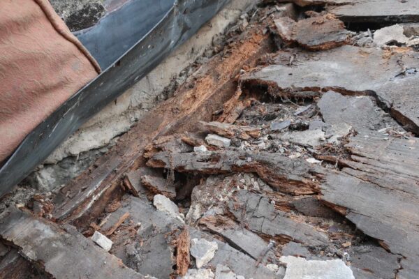 Rotten wood roof structure3