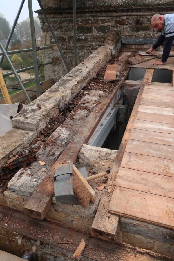 Rotten wood roof structure6