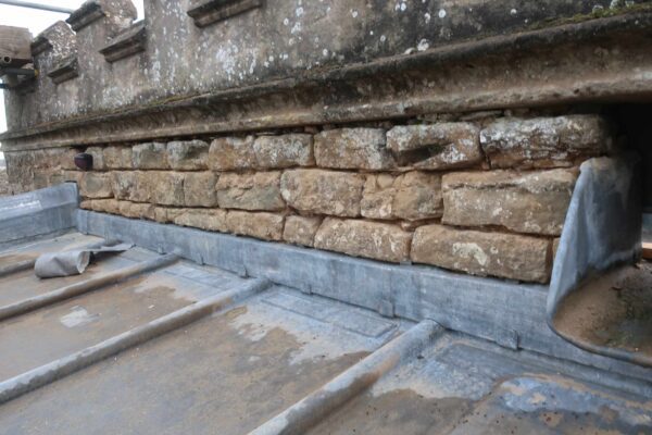 Stonwork rake out for pointing